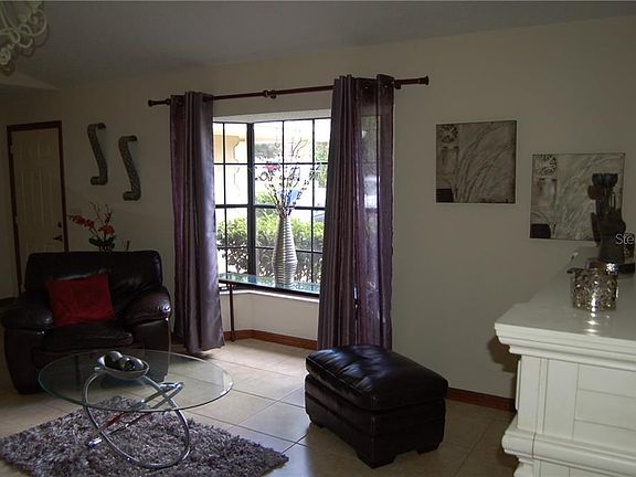 3rd image of 980 Sweetbrier Dr