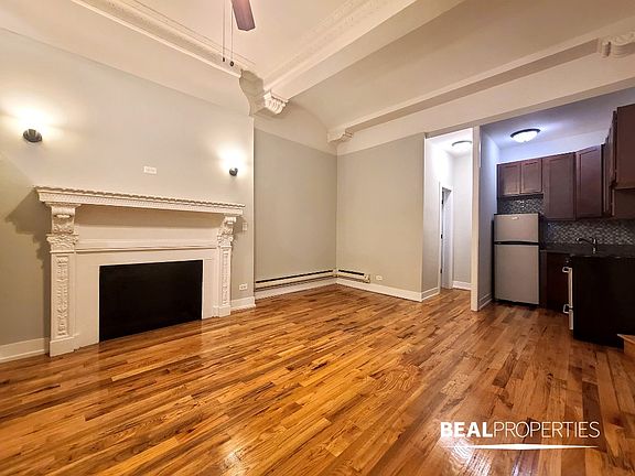 4th image of 425 W Roscoe St #425110