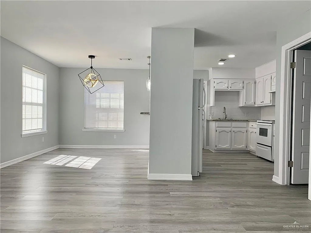 2 bed, 1.5 bath, 5160 sqft, $1,100 — Photo 1