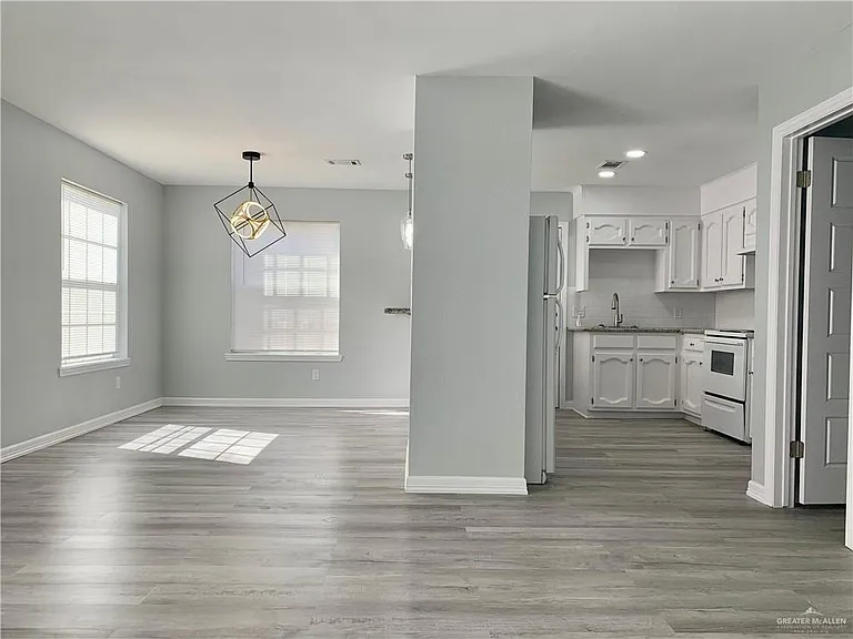 1805 Jason Ave #8 — Photo 1