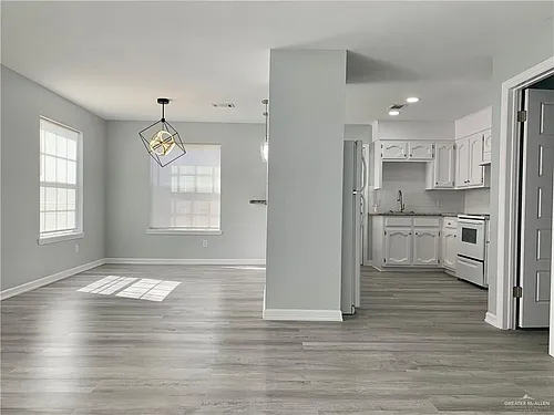 1805 Jason Ave Photo 1