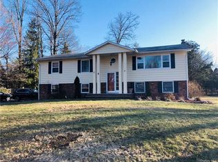 6 Beatrice Ln, New City, NY 10956