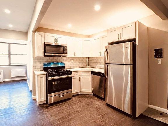 2nd image of 831 Bartholdi St APT 4E