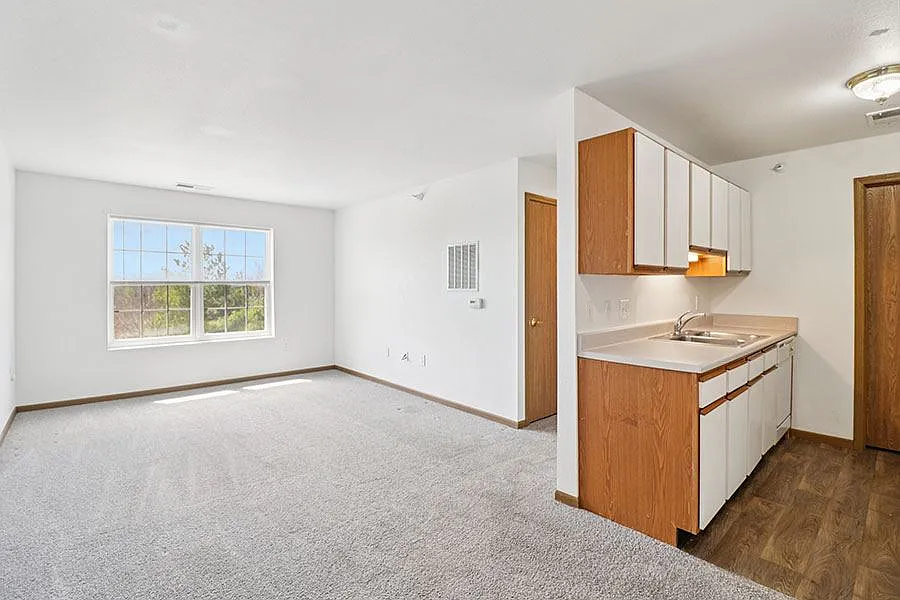 Wyndam Place Senior Residence - Lawrence — Photo 3