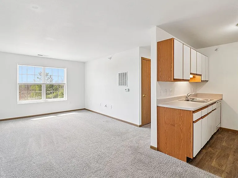 Wyndam Place Senior Residence - Lawrence — Photo 3