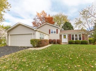 790 Red Bridge Rd, Lake Zurich, IL 60047