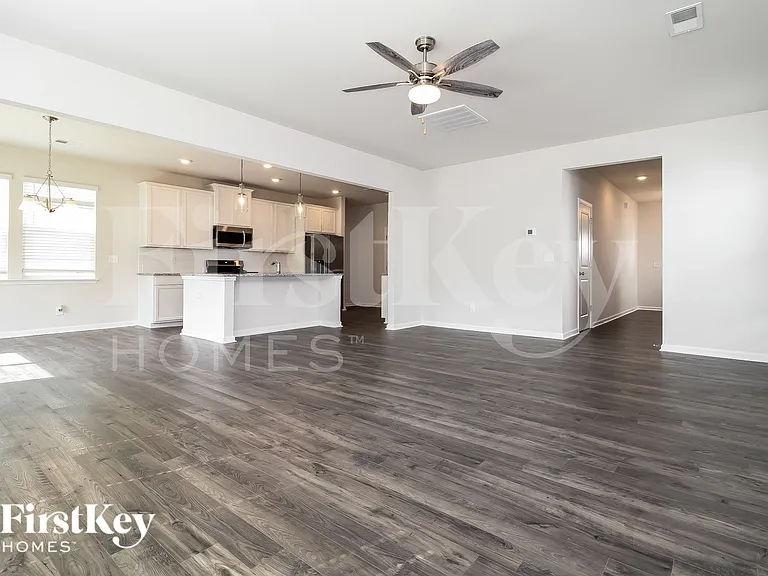 302 Ashborne Ln — Photo 3