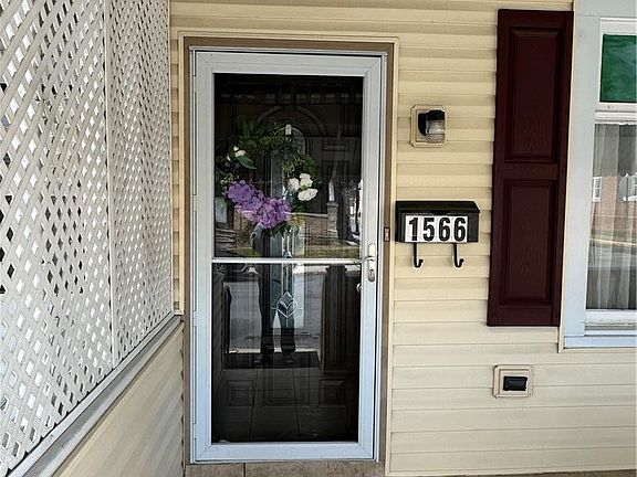5th image of 1566 Washington Ave
