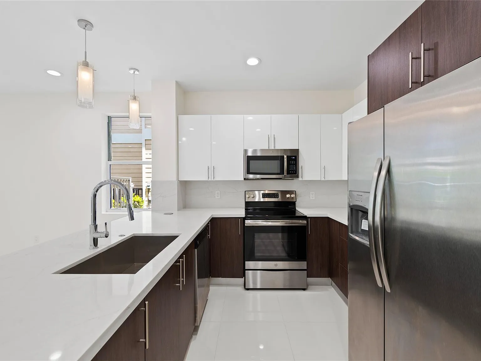 4 bed, 3.5 bath, 2120 sqft, $5,000 — Photo 3