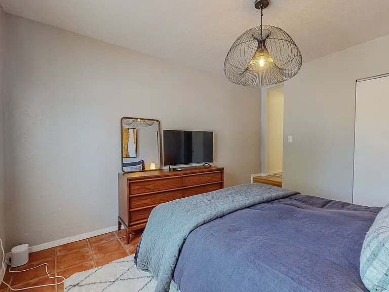 837 Adams St NE — Photo 34