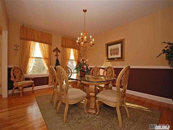 5th image of 9 Rolling Wood Ct