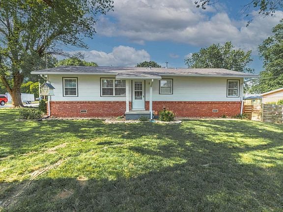 3rd image of 2202 Fairlane Ave