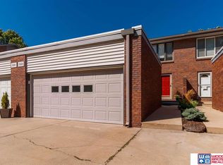 5820 Locust St, Lincoln, NE 68516