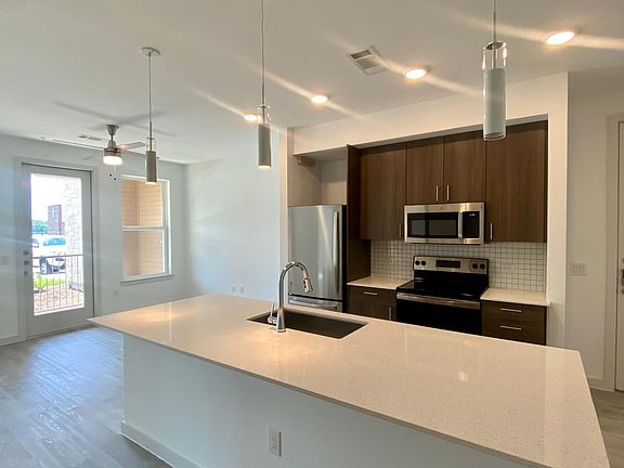 3rd image of 1211 Kingston Lacy Blvd