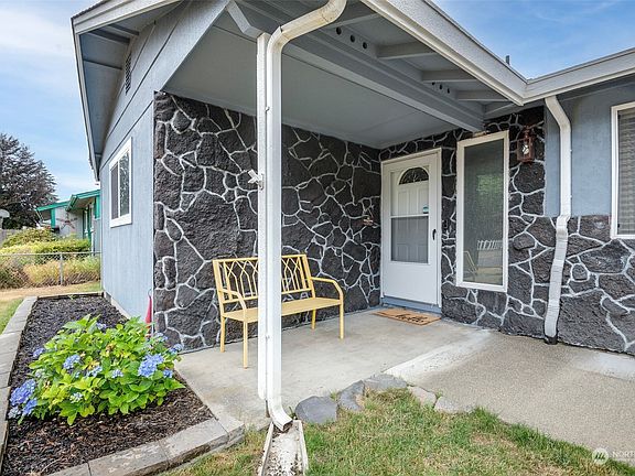 2nd image of 8337 Quinault Drive NE