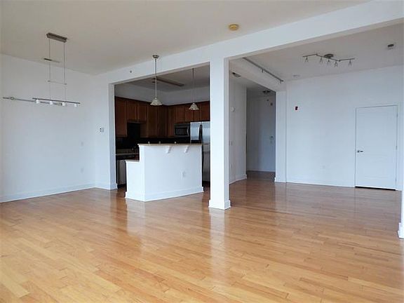2nd image of 3 Greenwich Dr APT 112