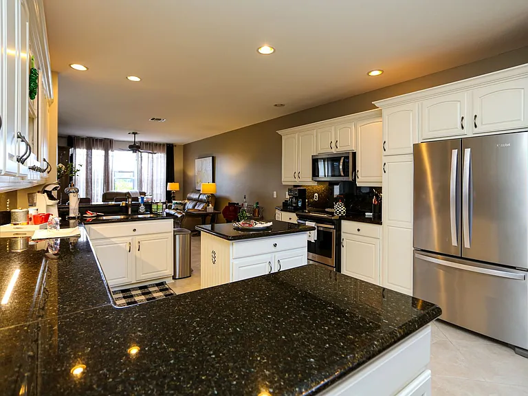 5945 Paradise Cir — Photo 39