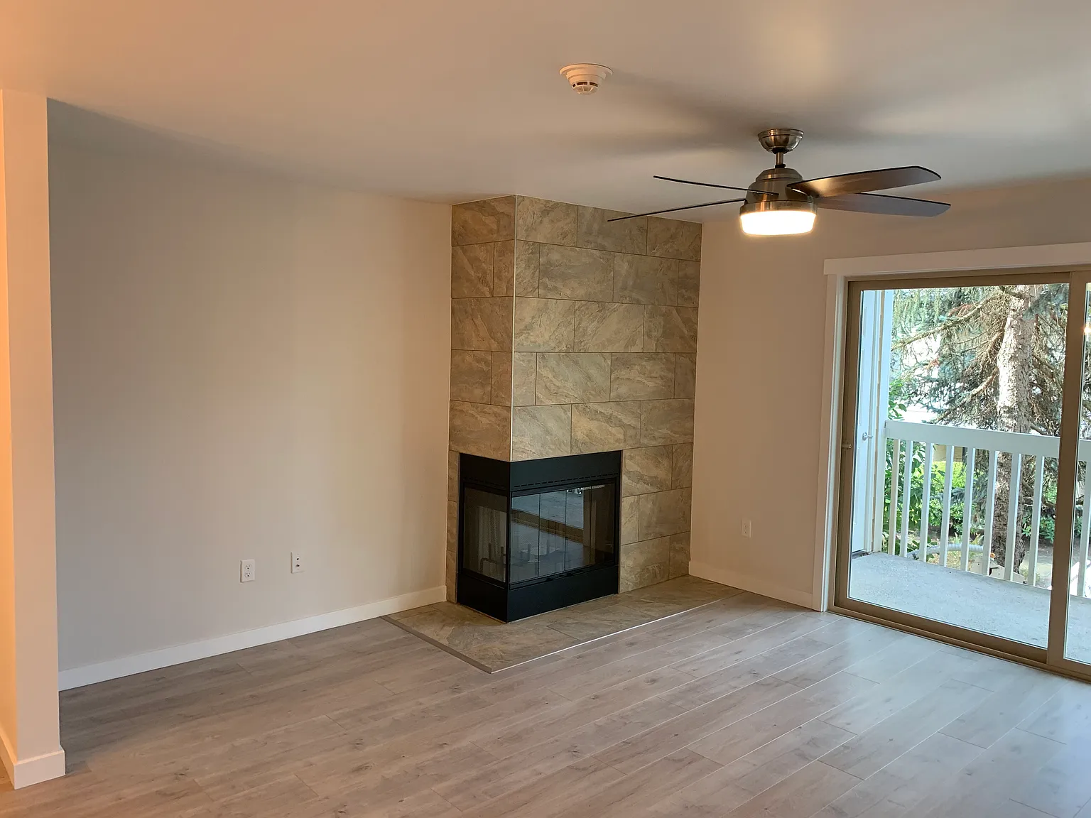 2 bed, 1061 sqft, $2,390 — Photo 4