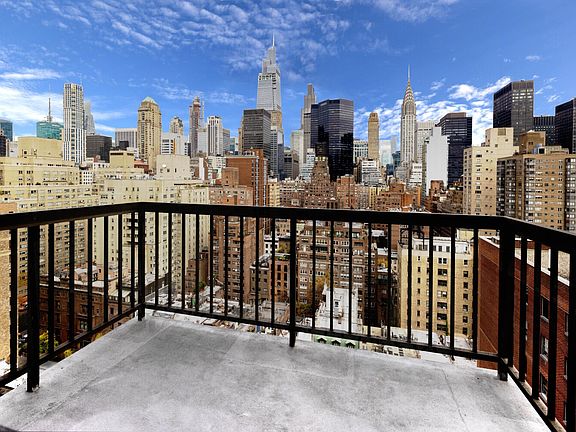 4th image of 115 E 34th St #2103