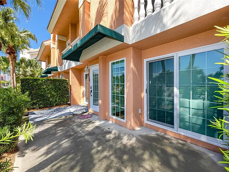 920 N Shore Dr NE — Photo 44