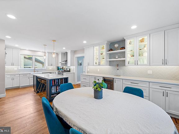 5th image of 2415 Merwood Ln