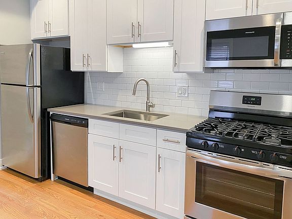 4th image of 2111 N Sedgwick St APT 2