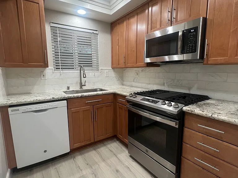 776 W Lambert Rd #33 — Photo 7