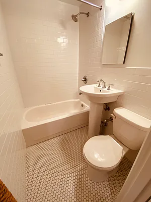 Rented by Metropolis Real Estate of Manhattan | media 5