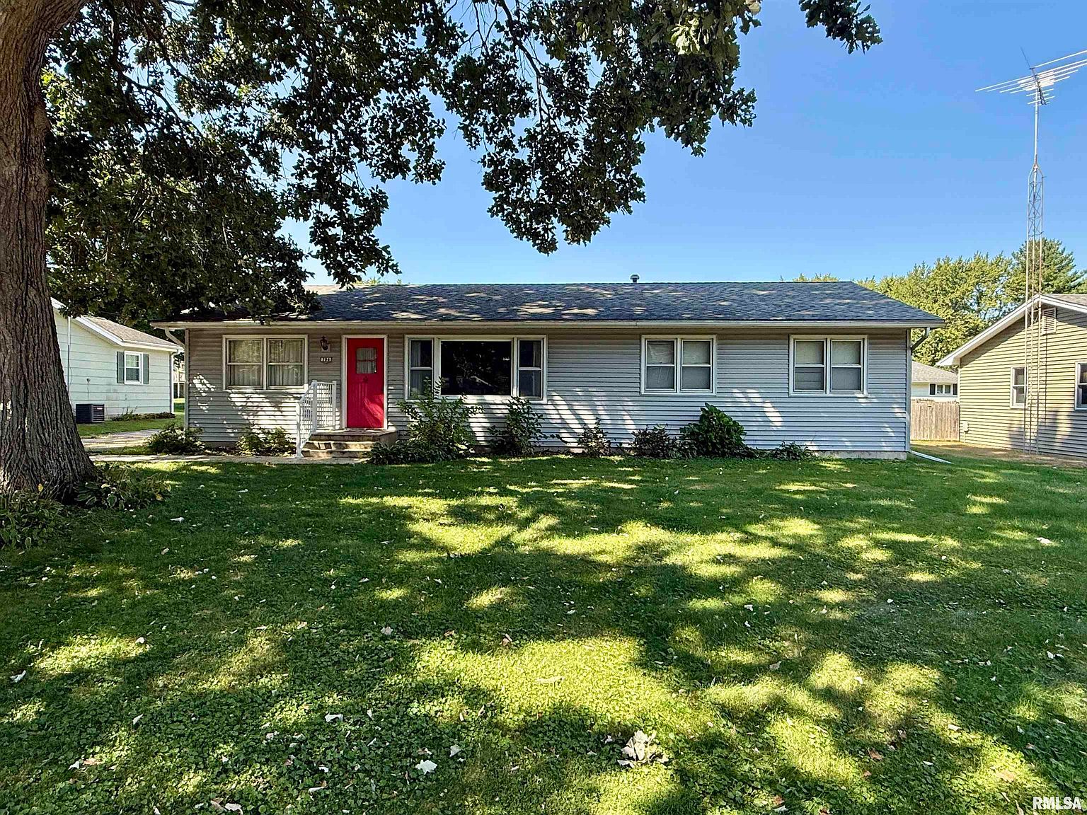 784 S Broad St, Knoxville, IL 61448 | Zillow