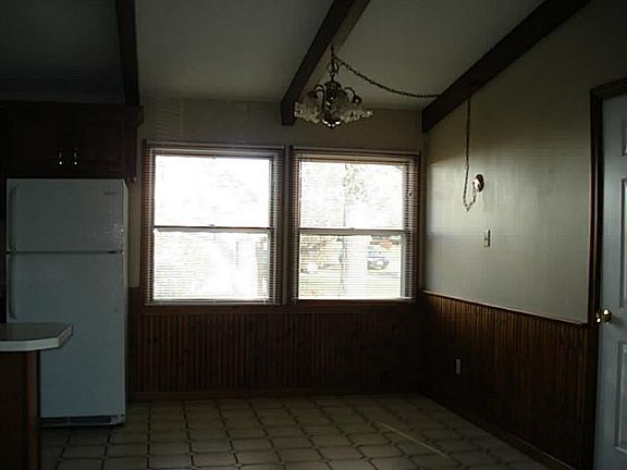 4th image of 55 Carol Ln