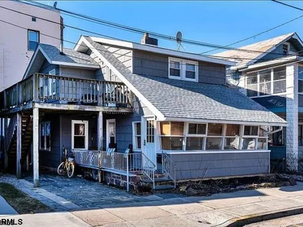 2 N Sacramento Ave, Ventnor, NJ 08406