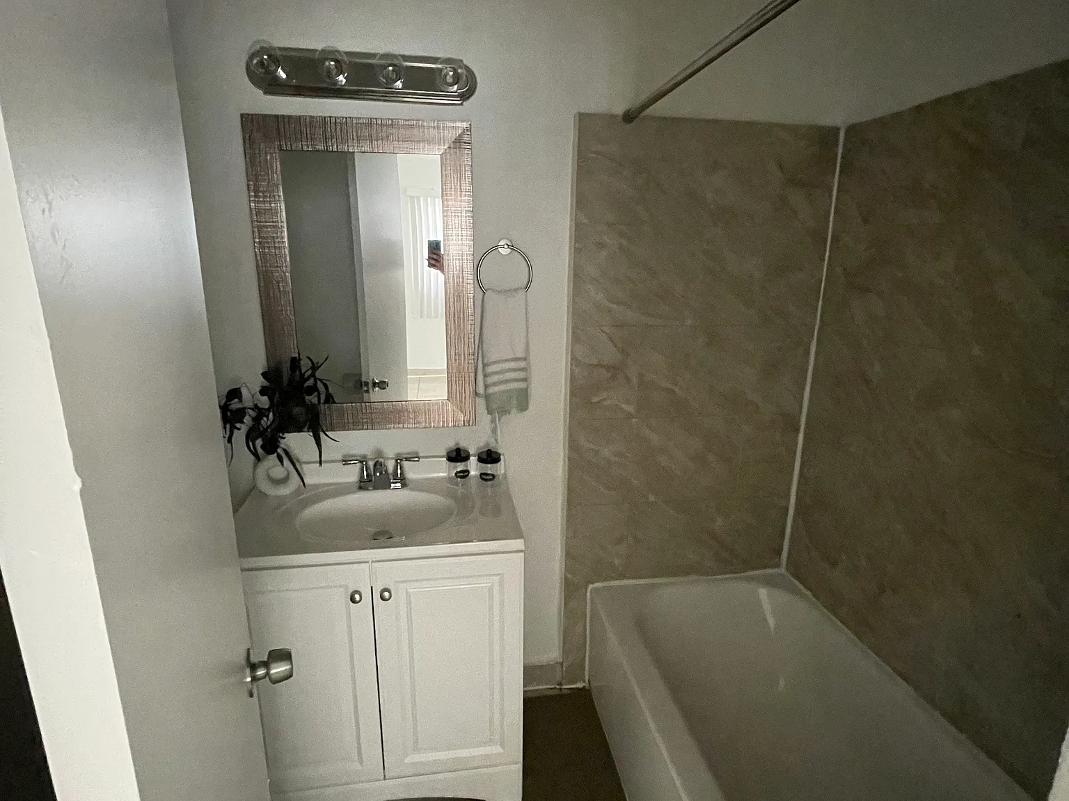 7512 Vineland 1BR 1 BA — Photo 4