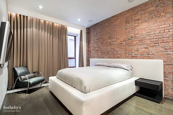 Sold by Sotheby's International Realty | media 11