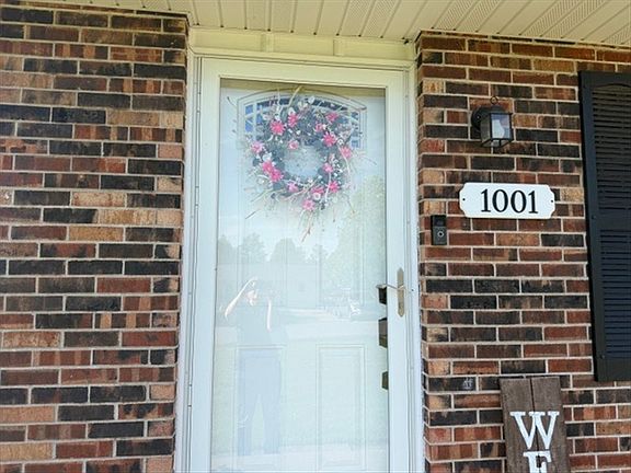 2nd image of 1001 Lawndale Dr