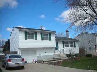 7060 Northview Dr, Lockport, NY 14094