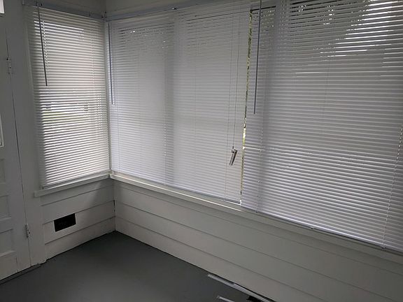 3rd image of 845 Woodrow Ave