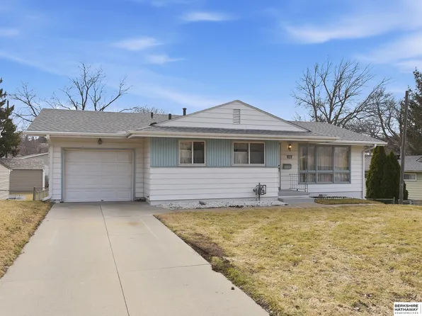 4929 Valley St, Omaha, NE 68106