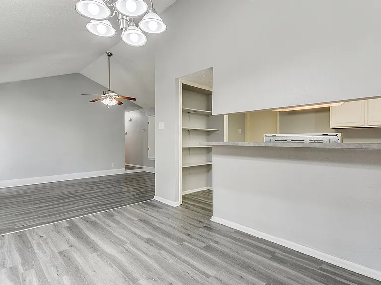 13226 Chesterton Dr — Photo 11