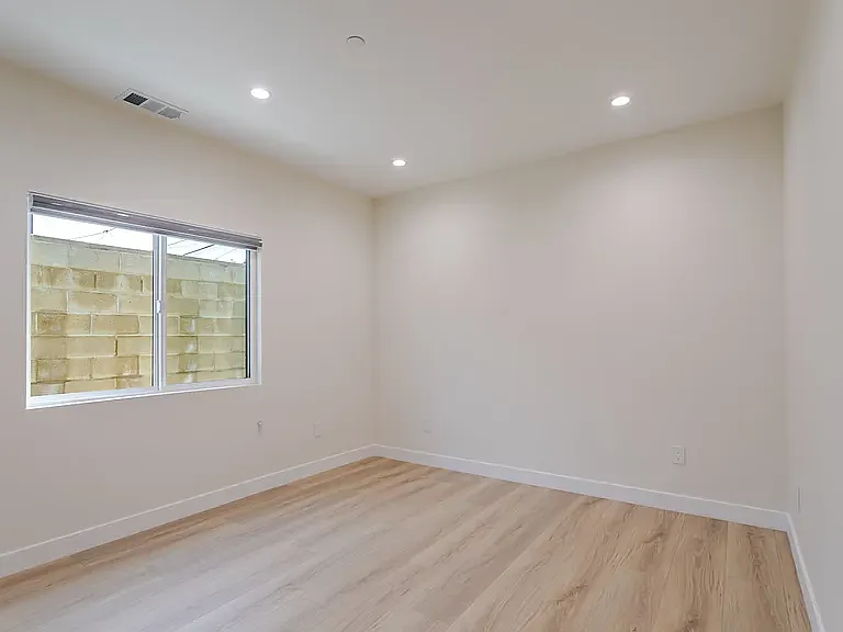 2 bed, 810 sqft, $3,450 — Photo 1