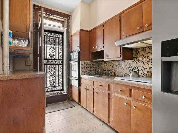 139 Schenectady Avenue image 2 of 12