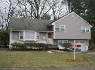 12 Hopkins St, Hillsdale, NJ 07642