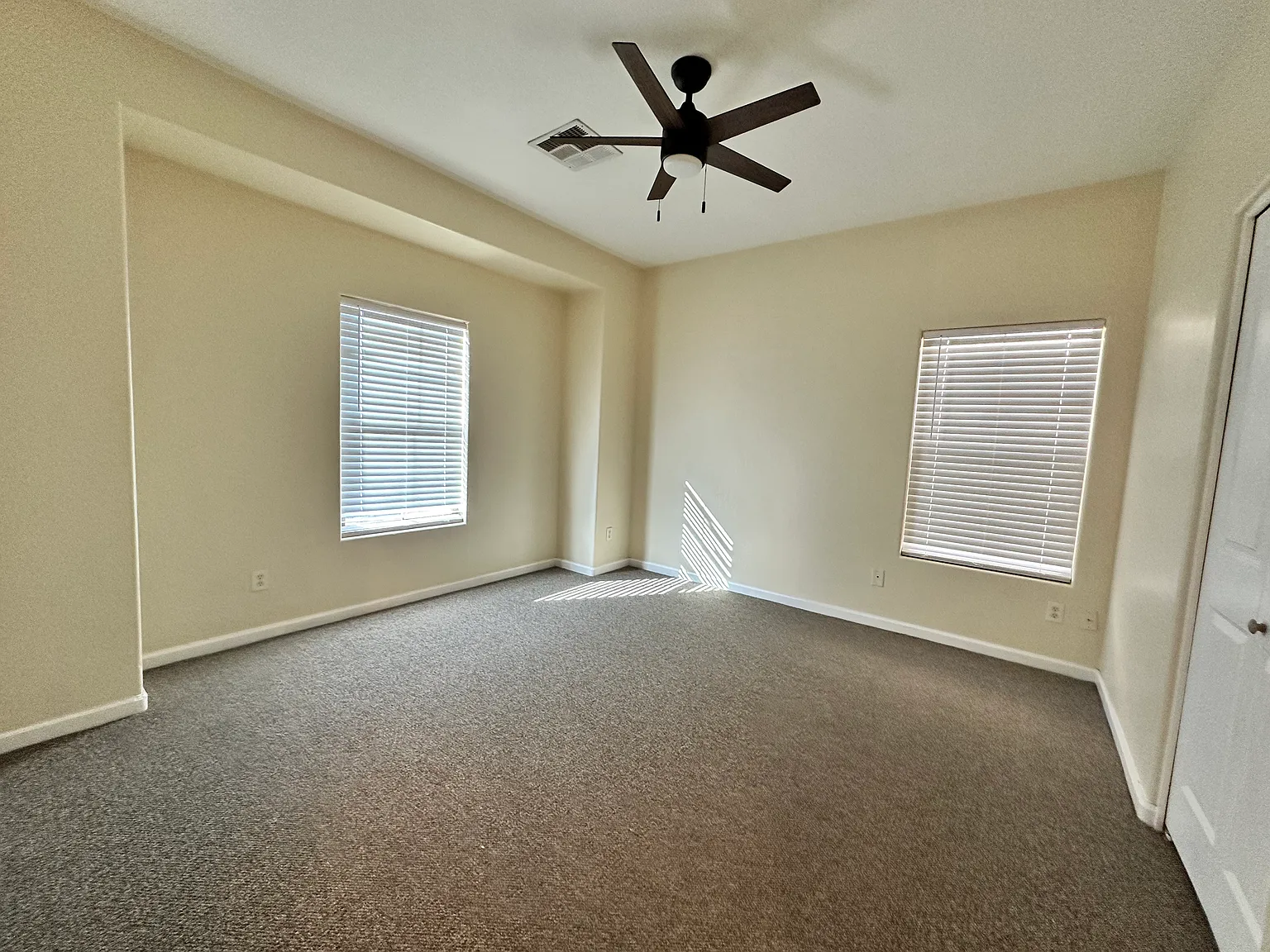 17718 W Langer Ln — Photo 4