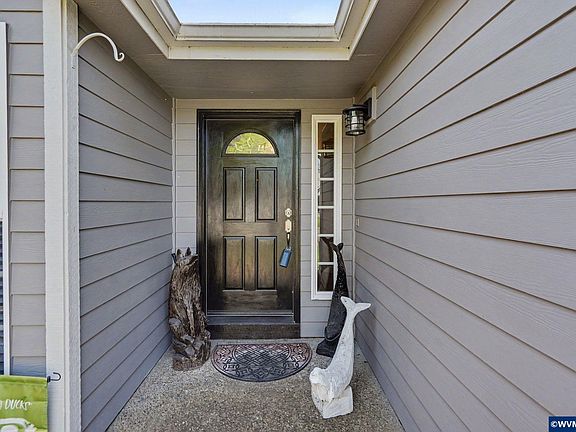 4th image of 1098 Chardonnay Loop NE