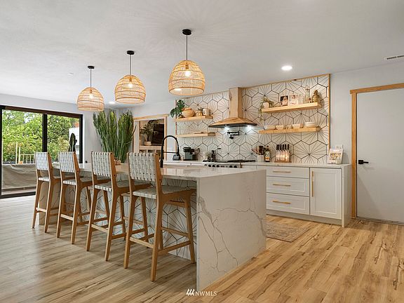 Look at that modern updated kitchen!