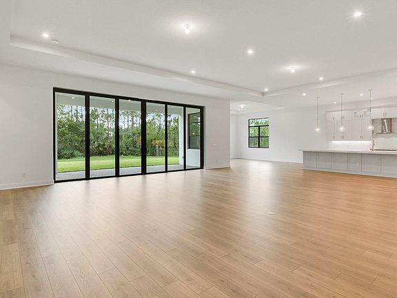 3rd image of 1732 SW English Garden Drive
