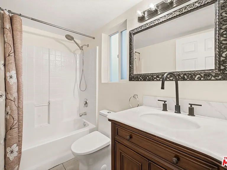 9155 Cedros Ave #1 — Photo 13