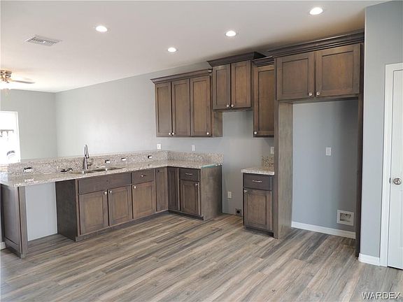 5th image of 1734 Dean Dr