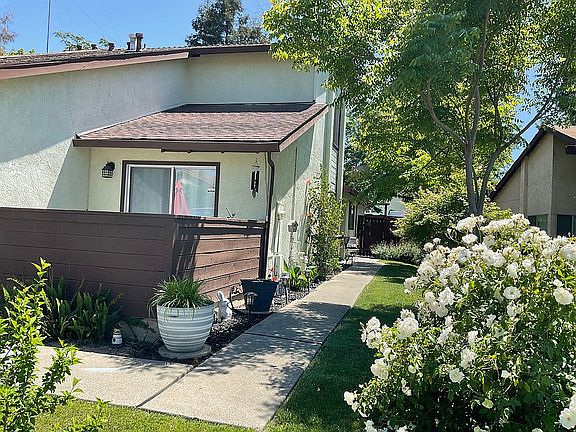 2nd image of 1252 Pebblewood Dr