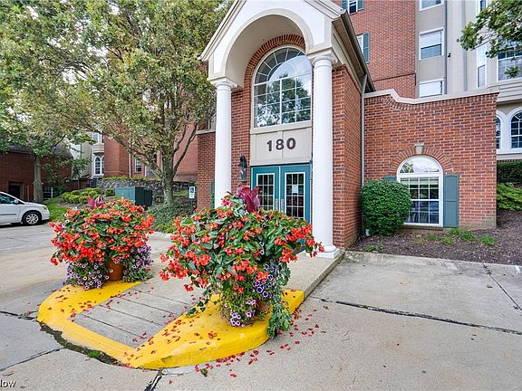 3rd image of 180 Fox Hollow Dr APT 311
