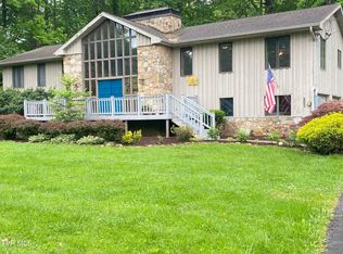 203 Oak Ln, Johnson City, TN 37604